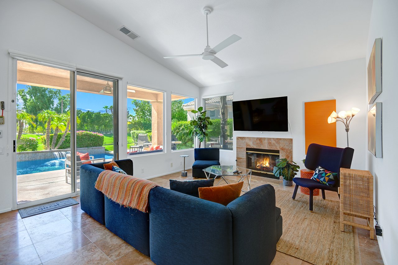 LIVING SPACE REVERSE