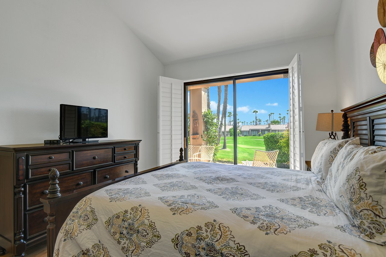 MAIN BEDROOM OVER BED.jpg mls