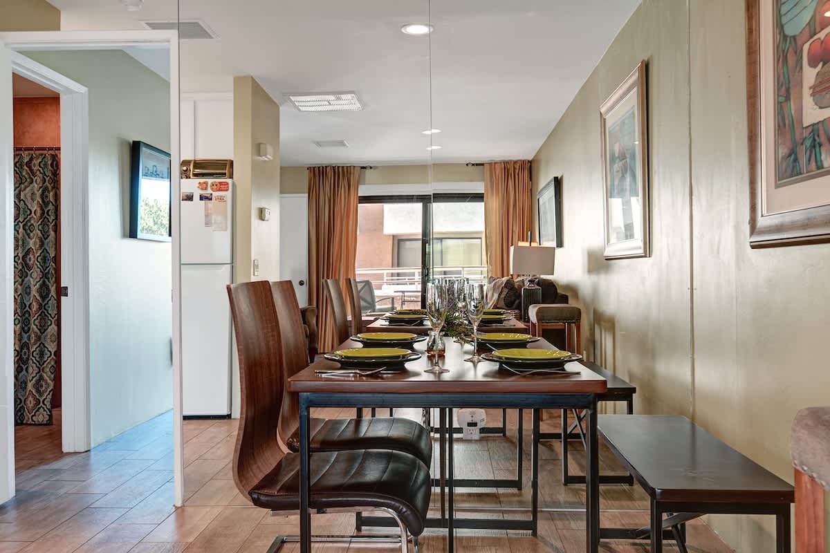 DINING TABLE.jpg mls