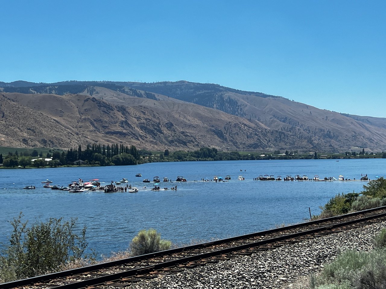 Catch the weekend boat party at the Entiat Sandbar in the summer! Bring a frisbee! You can reach the sandbar by boat, or also by walking down from road 97A, near numbers rock.