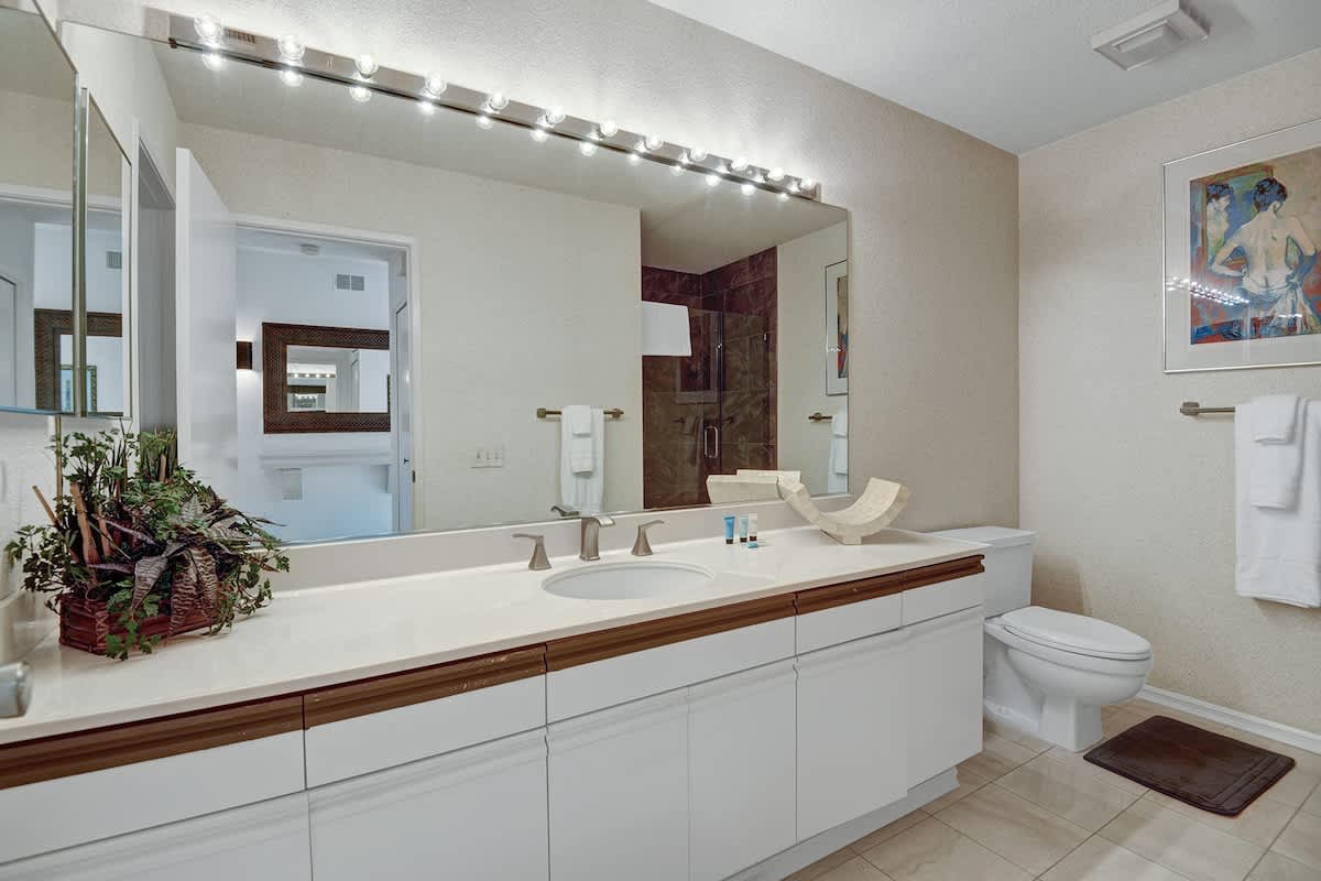 GUEST BATHROOM.jpg mls