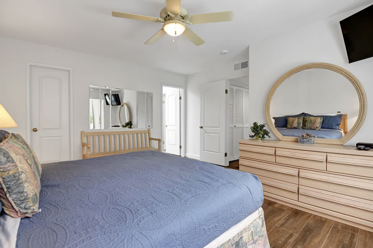 PRIMARY BEDROOM REVERSE.jpg mls