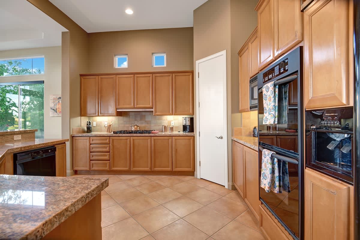 KITCHEN TIGHT.jpg mls