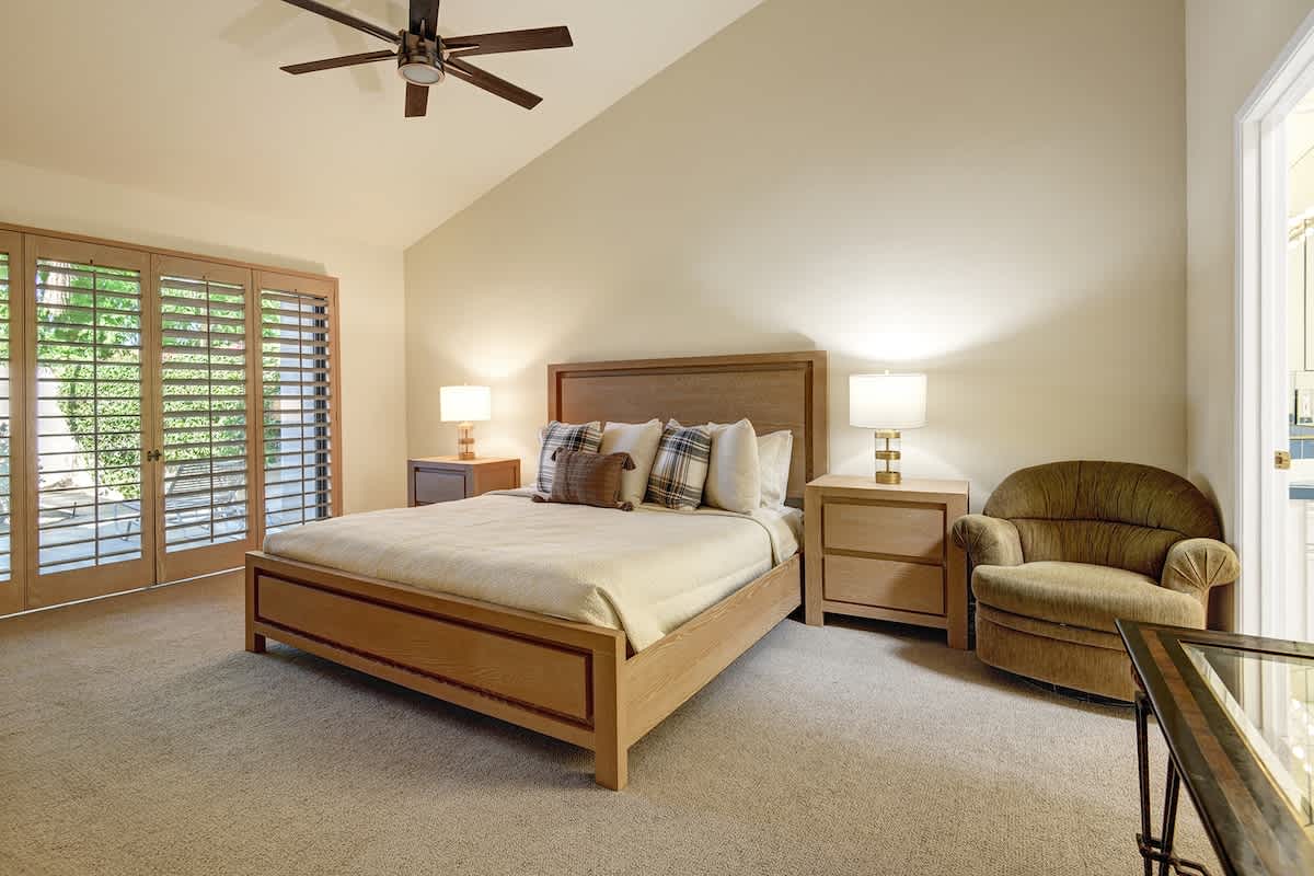 PRIMARY BEDROOM.jpg mls