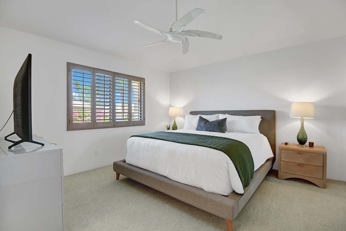 V3947- Greens and Dreams