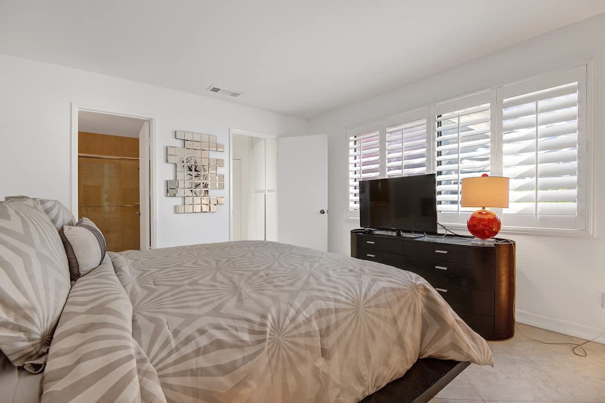 GUEST BEDROOM REVERSE.jpg mls