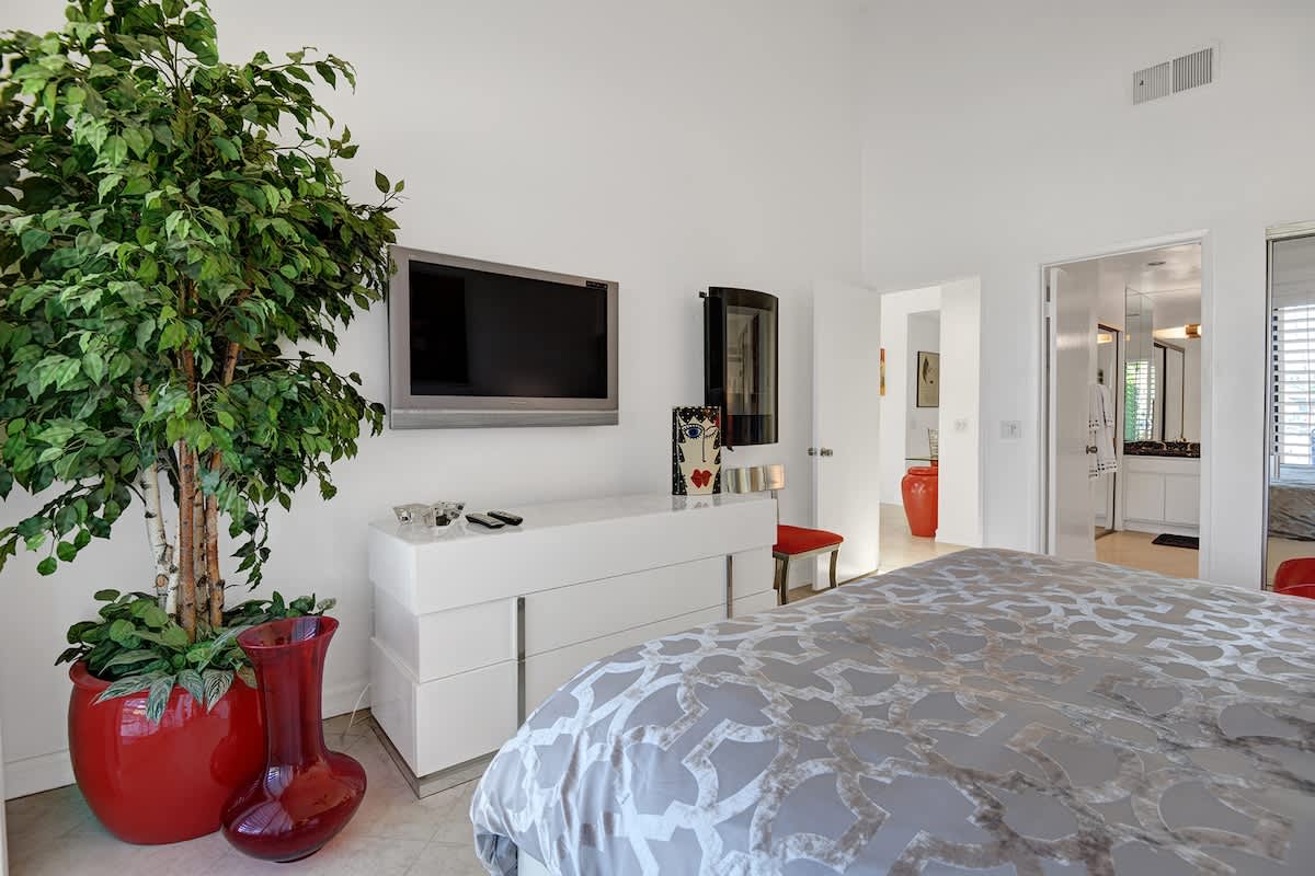 PRIMARY BEDROOM REVERSE.jpg mls