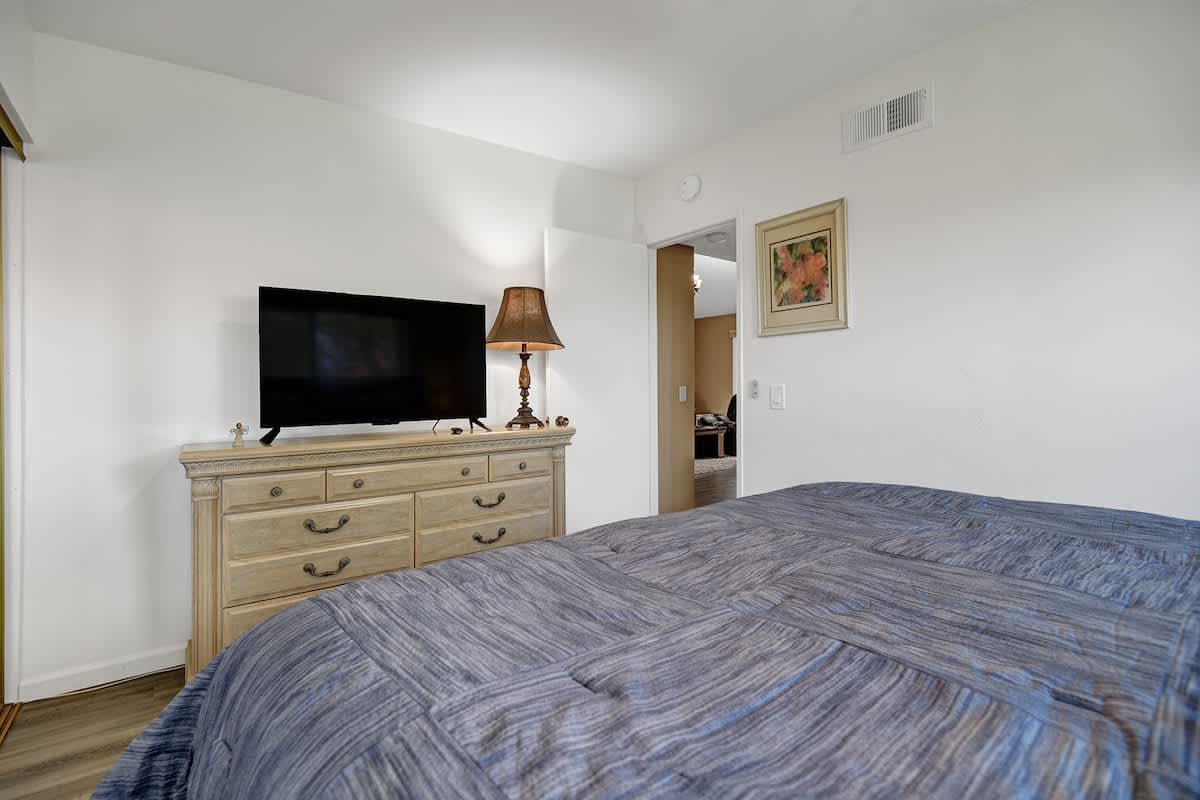 BEDROOM 2 REVERSE.jpg mls