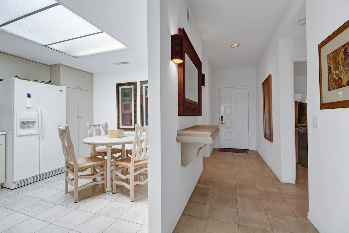 ENTRY WAY TO KITCHEN.jpg mls