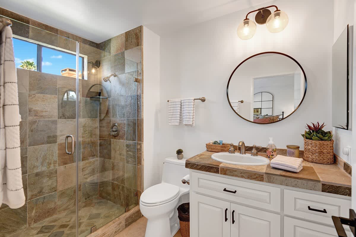 GUEST BATHROOM 2.jpg mls