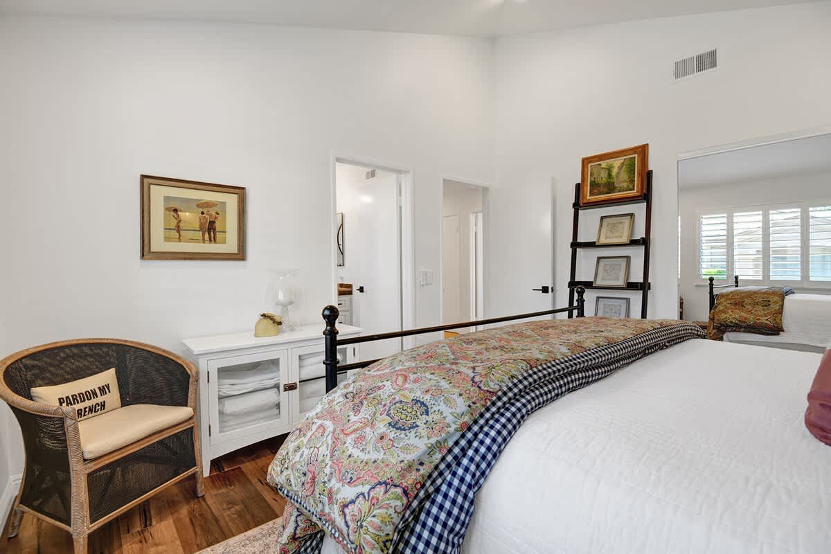 GUEST BEDROOM REVERSE.jpg mls