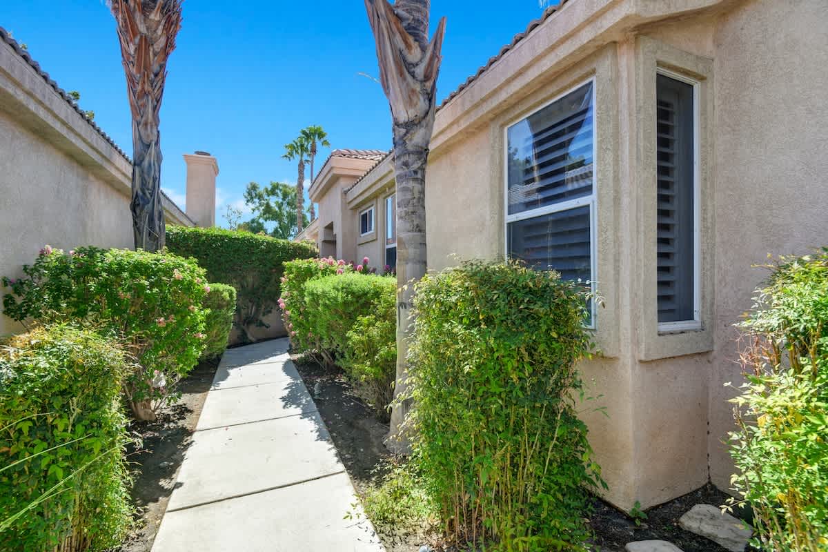 WALK WAY TO FRONT DOOR