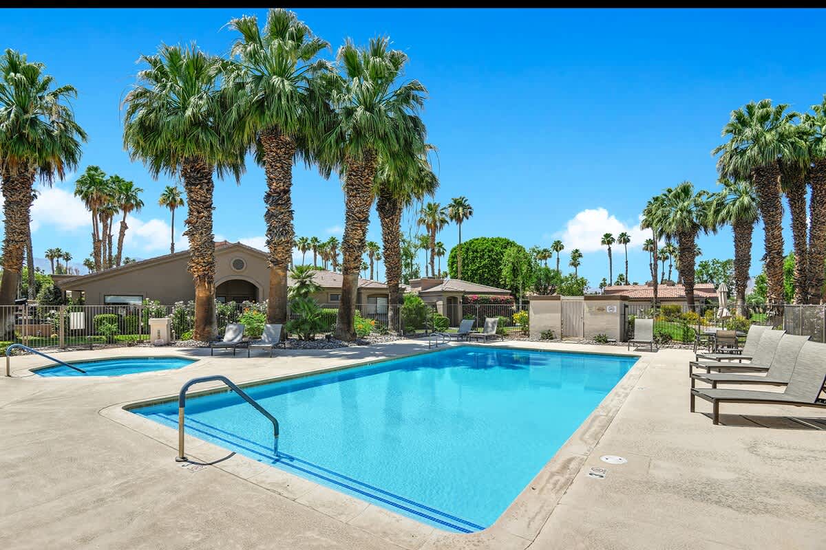 COMMUNITY POOL.jpg mls