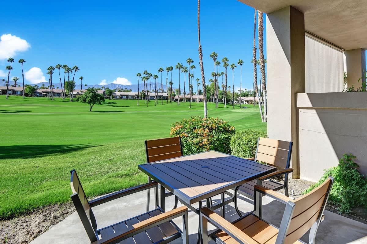 PATTIO TABLE.jpg mls