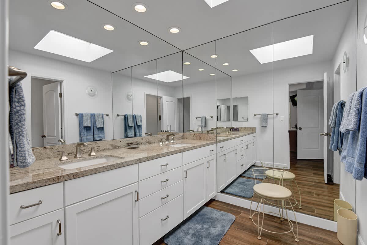 PRIMARY BATHROOM.jpg mls