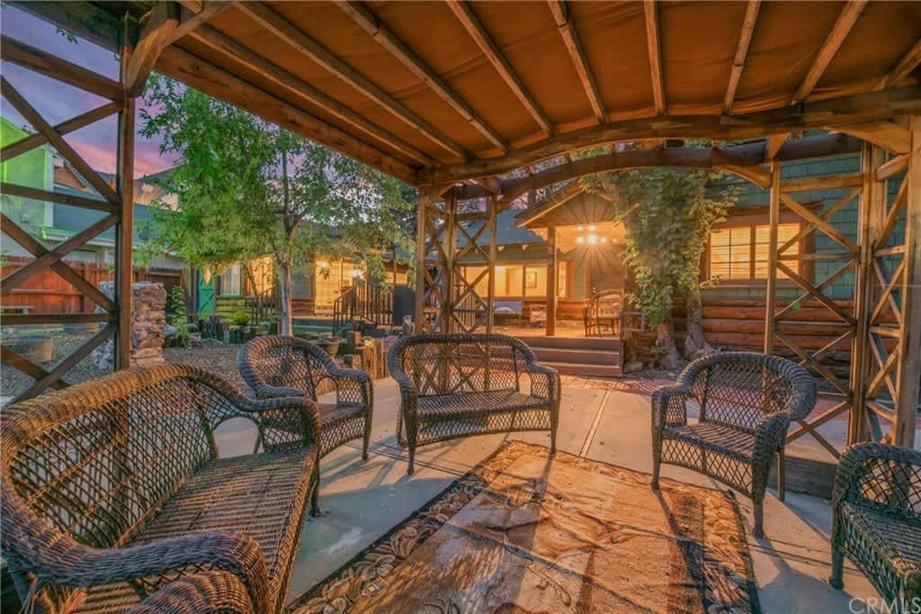 28 652 Cottage Lane Outside 5