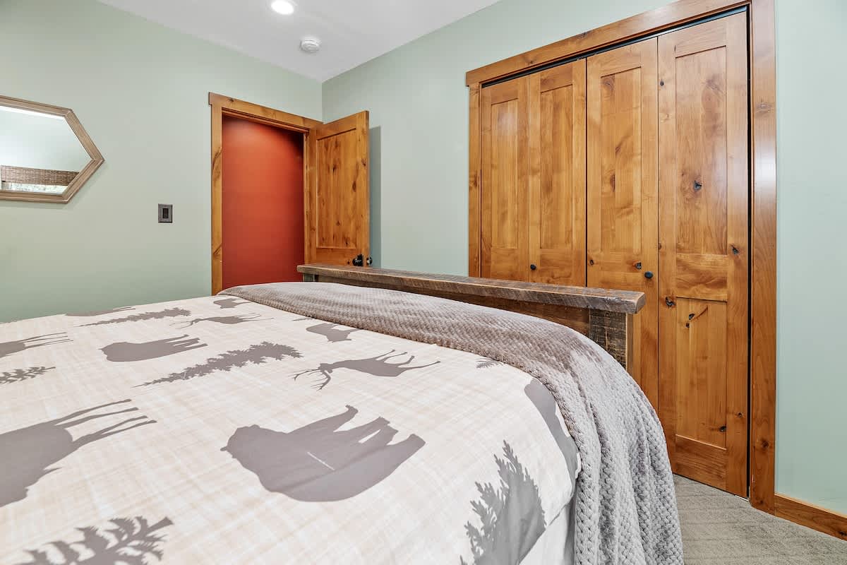 Rustic Ridge Manor-141