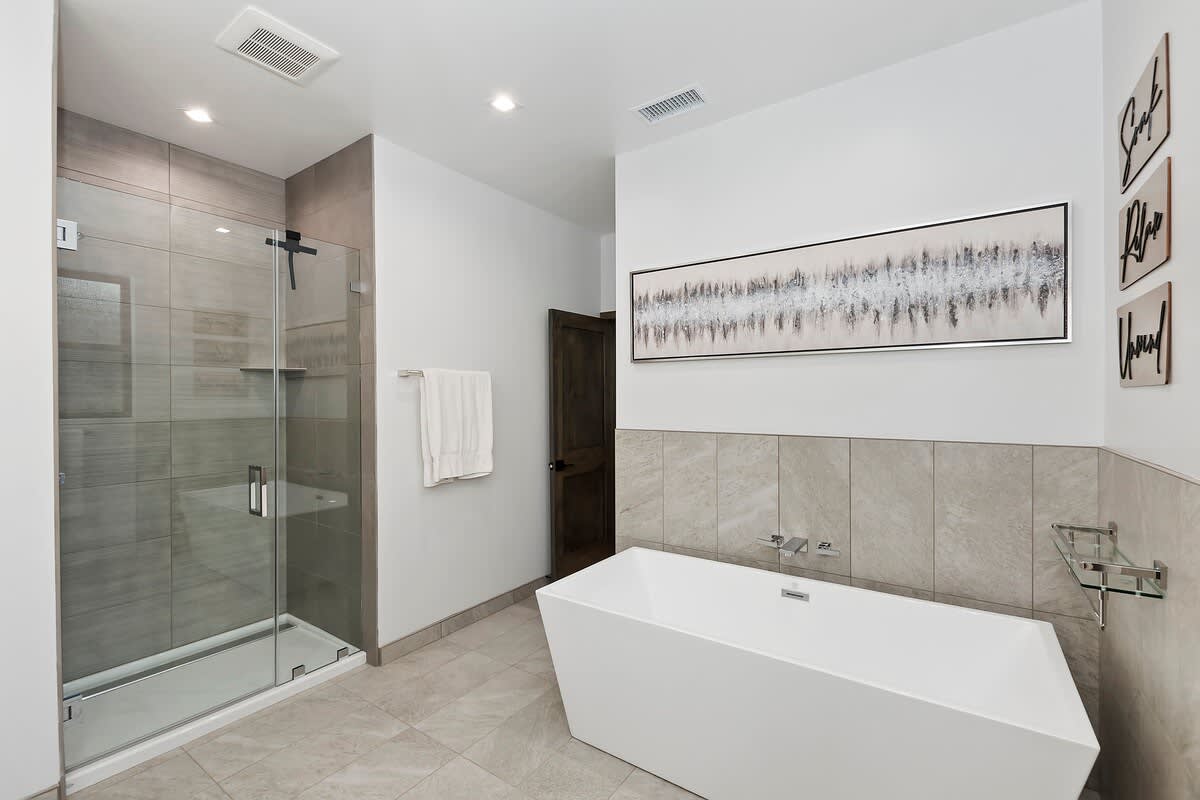 Summit Grand Sanctuary South Primary Bathroom