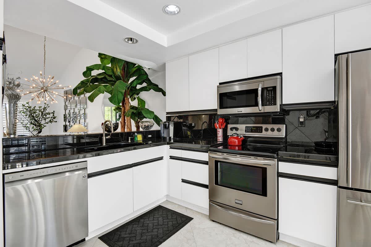 KITCHEN TIGHT.jpg mls