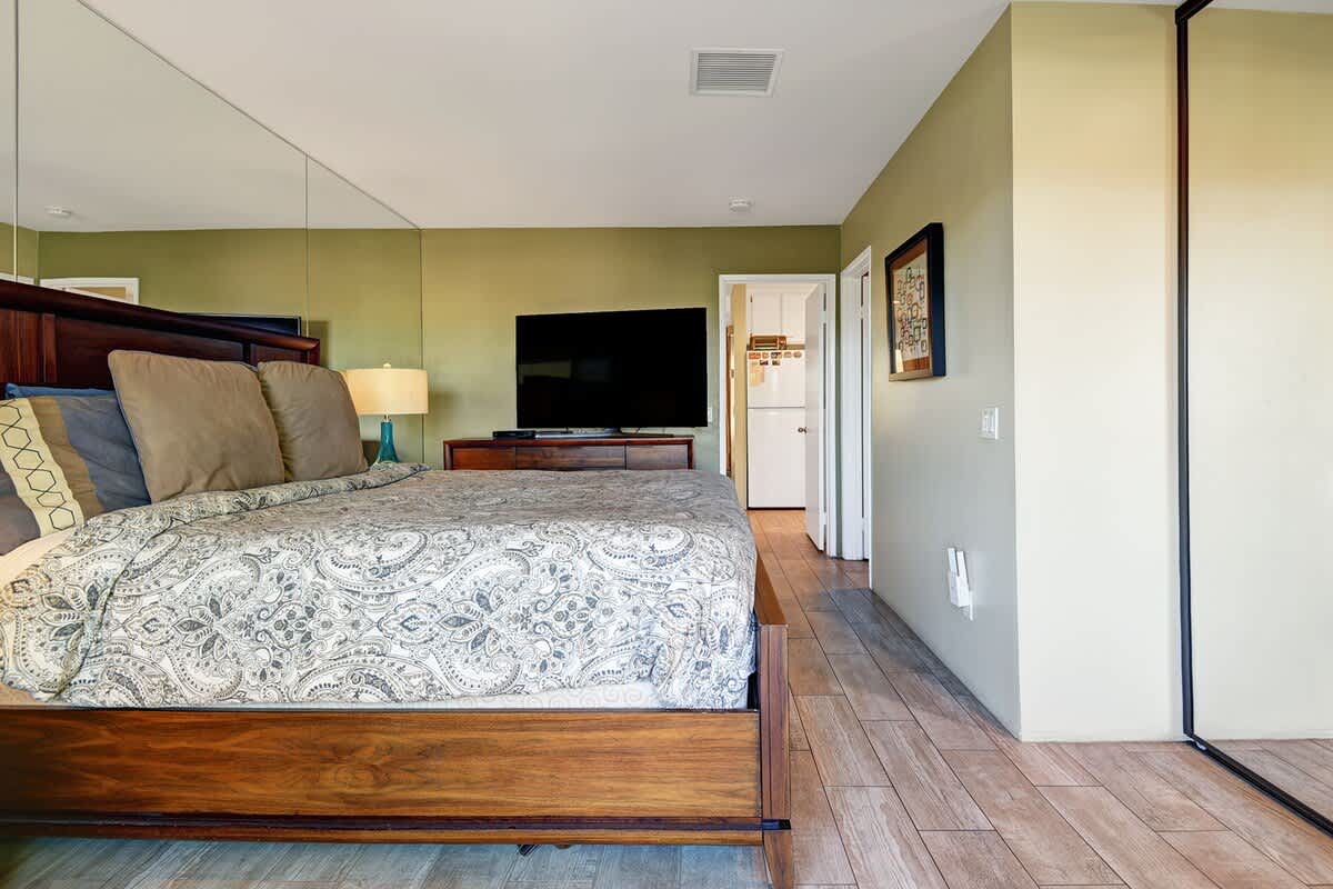 BEDROOM HEAD ON REVERSE.jpg mls