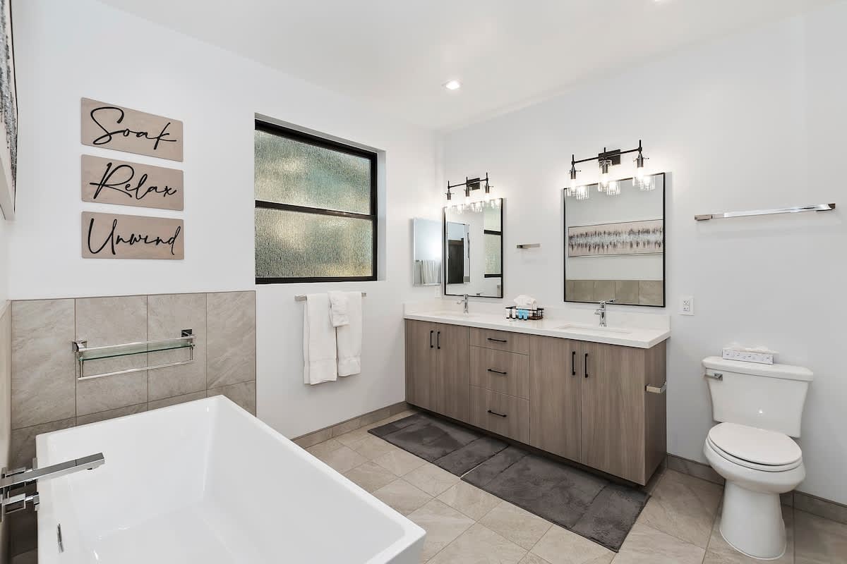 Summit Grand Sanctuary South Primary Bathroom