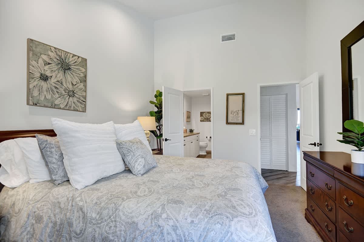 GUEST BEDROOM REVERSE