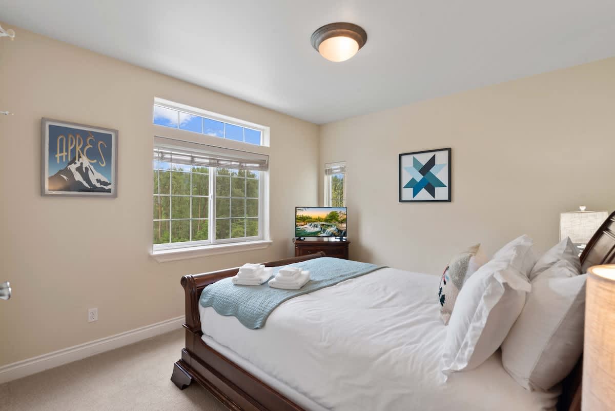 Guest Bedroom with Queen Bed