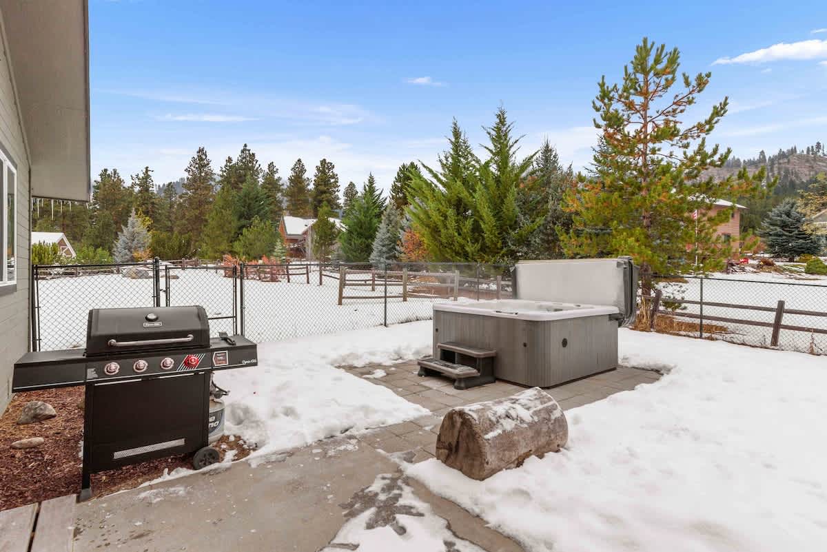 BBQ & Hot Tub