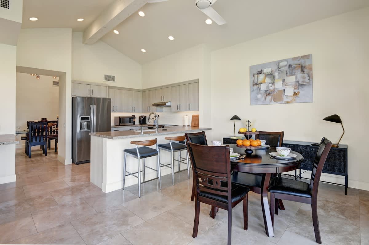 KITCHEN TABLE.jpg mls