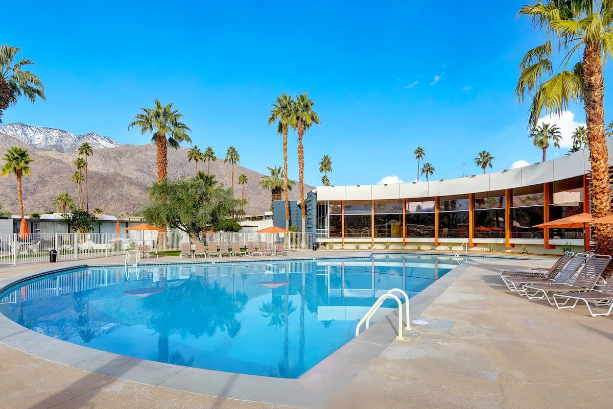 Ocotillo Art Bungalow - Meredith Lodging