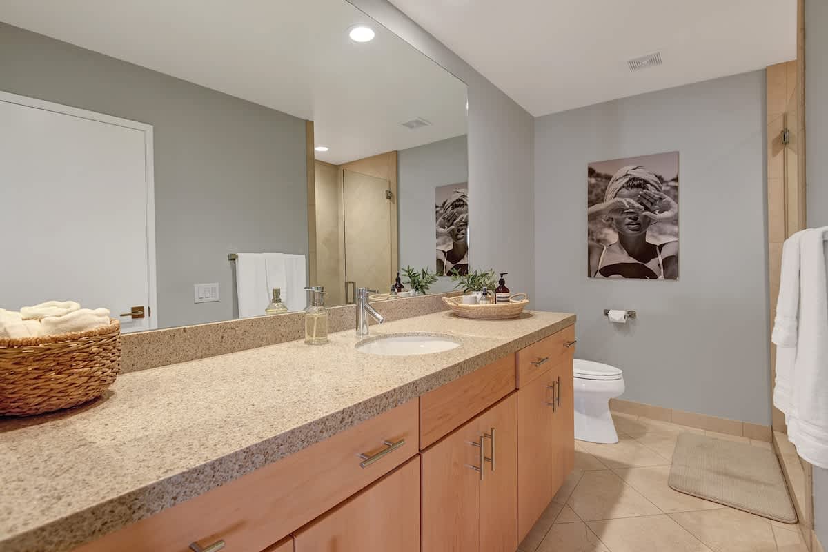 BEDROOM 2 BATHROOM.jpg mls